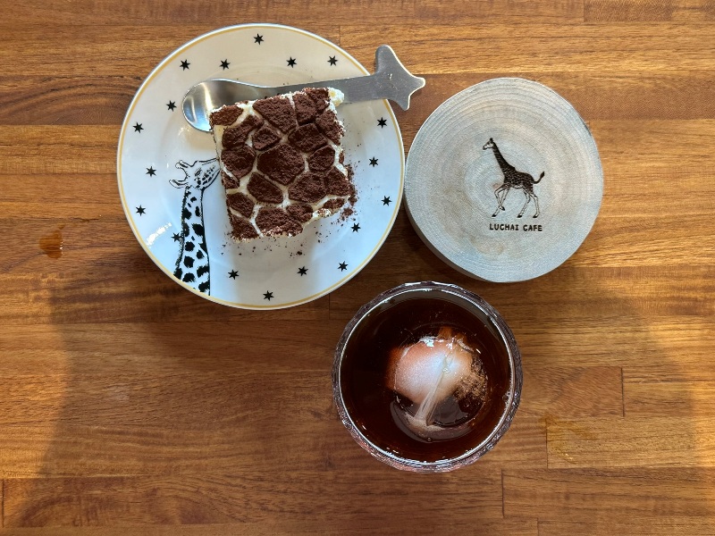 luchaicafe11 安平-鹿柴咖啡 滿滿長頸鹿的擺設 安平港邊可愛小店