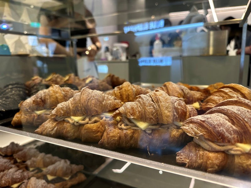 nocoffeetw106 中山-No Coffee來自福岡 竹炭黑咖啡拿鐵與可頌