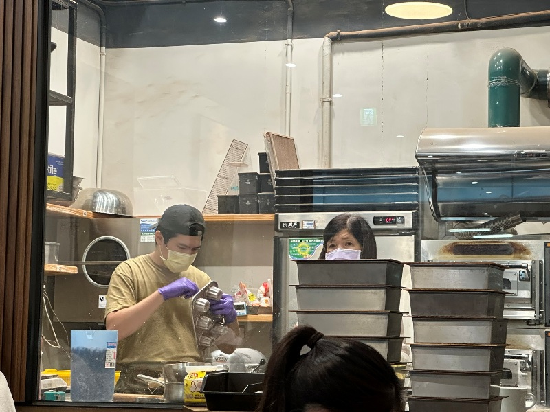 twinbrothers6 大同-Twin Brothers Coffee北車旁的肉桂捲名店