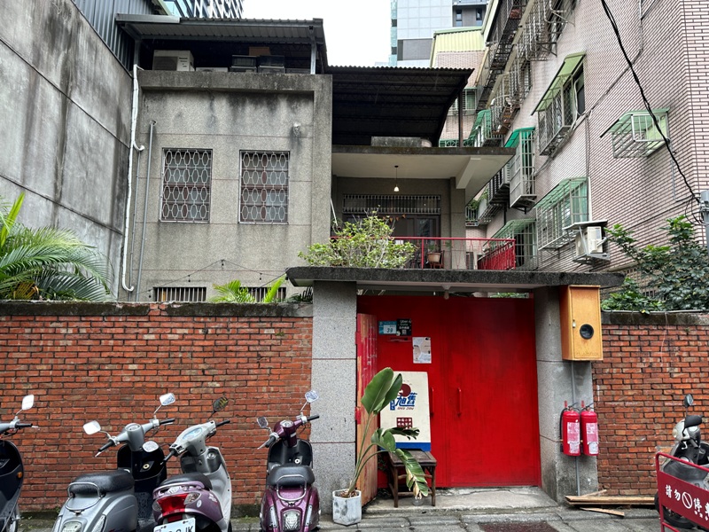 板橋-旭舊咖啡 老宅紅門懷舊風