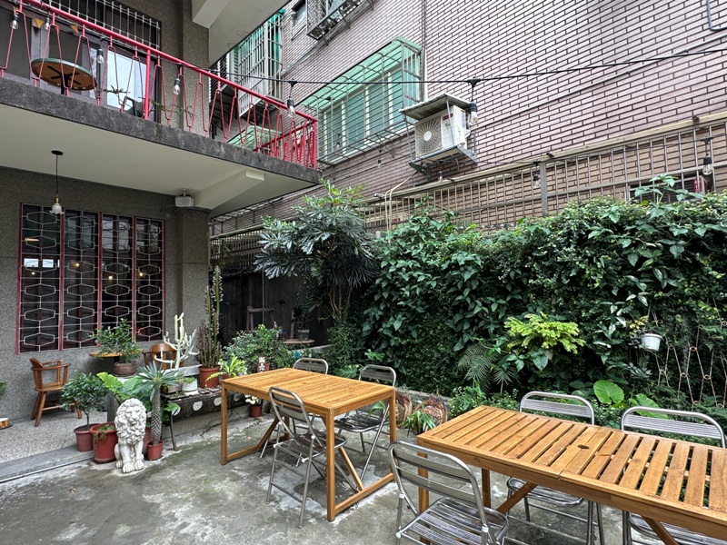 ShiuJiou03 板橋-旭舊咖啡 老宅紅門懷舊風