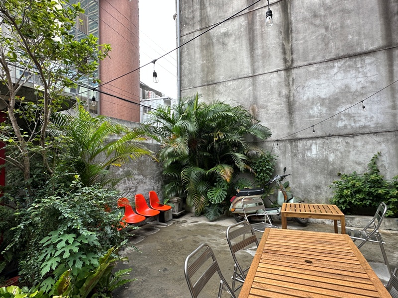 ShiuJiou04 板橋-旭舊咖啡 老宅紅門懷舊風