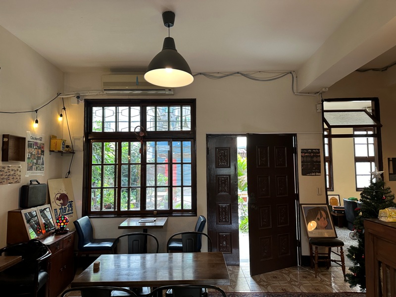 ShiuJiou08 板橋-旭舊咖啡 老宅紅門懷舊風