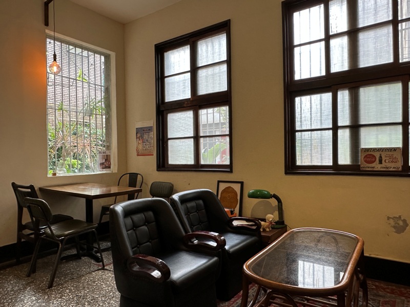 ShiuJiou09 板橋-旭舊咖啡 老宅紅門懷舊風