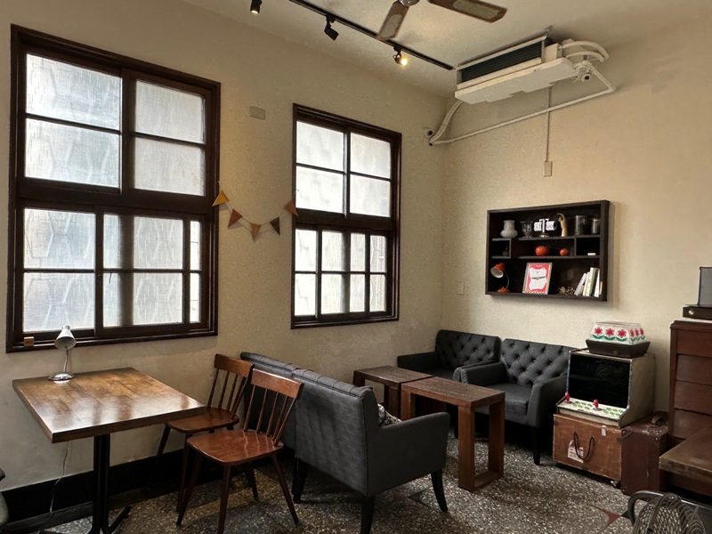 ShiuJiou13 板橋-旭舊咖啡 老宅紅門懷舊風