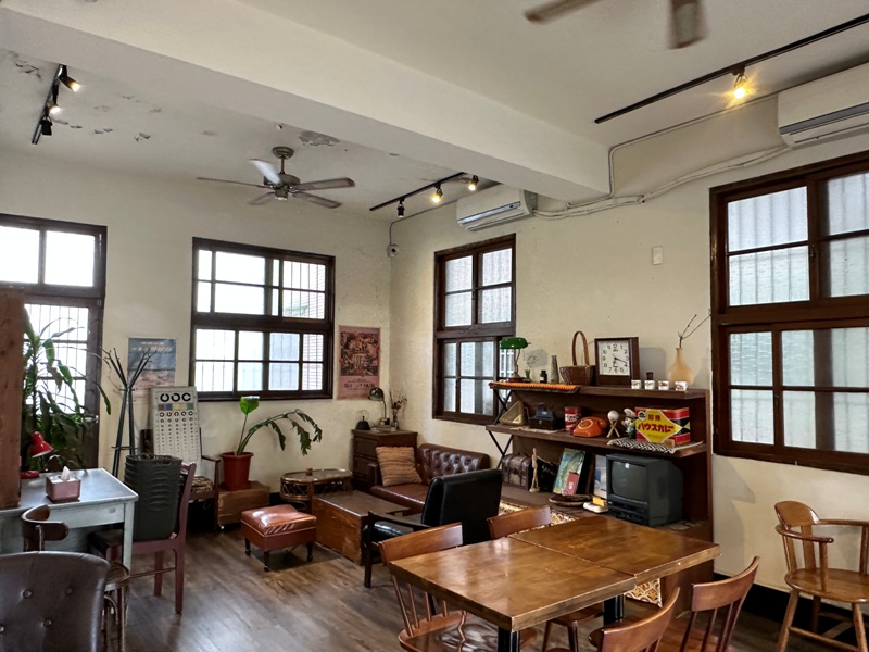 ShiuJiou14 板橋-旭舊咖啡 老宅紅門懷舊風