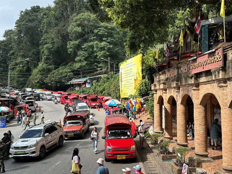 atwodragons04 Chiang Mai-清邁名勝雙龍寺 金色佛塔開闊城景