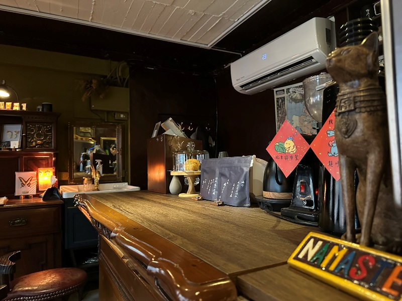 aroundtheblock0109 中正-隅咖啡 老派理髮廳變身溫馨懷舊咖啡館