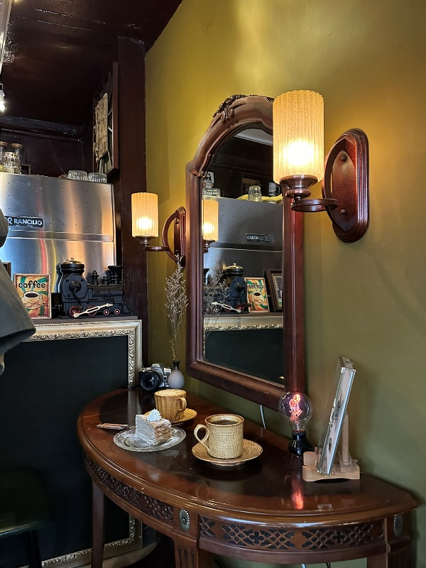 aroundtheblock0111 中正-隅咖啡 老派理髮廳變身溫馨懷舊咖啡館