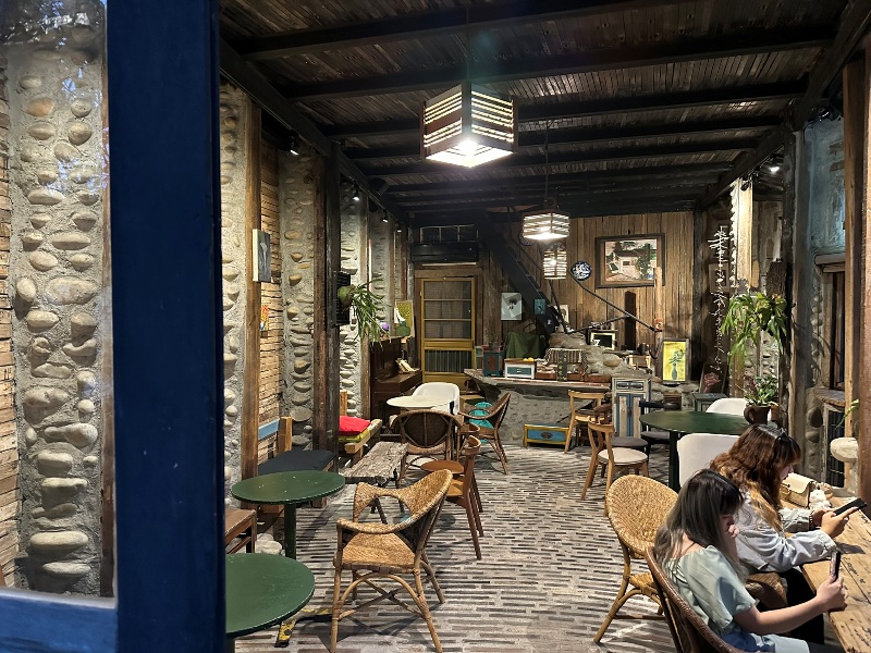 13011113 南屯-十三咖啡 春日傍晚好乘涼