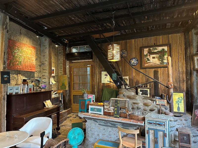 13011115 南屯-十三咖啡 春日傍晚好乘涼