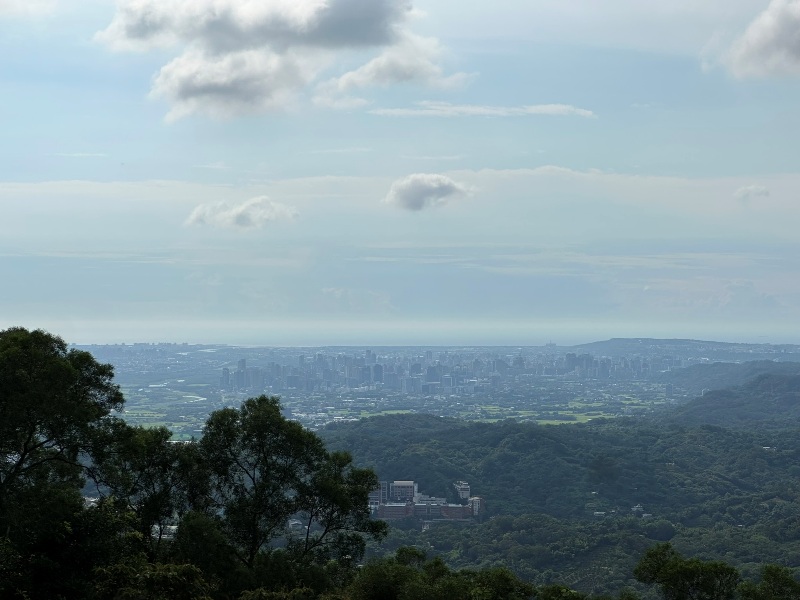 feifong08 芎林-飛鳳山輕鬆走 夏日午後上山躲豔陽賞落日