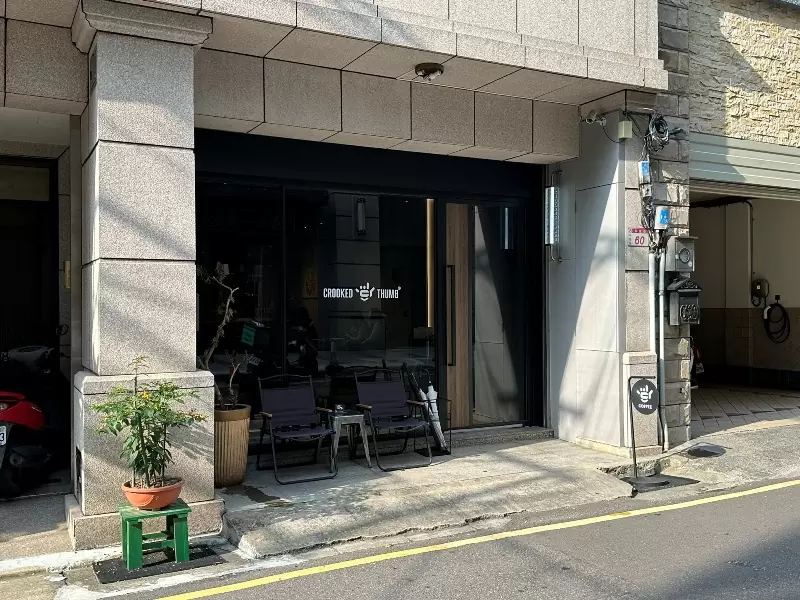 中壢-不正Crooked Thumb Coffee工業風質感咖啡館