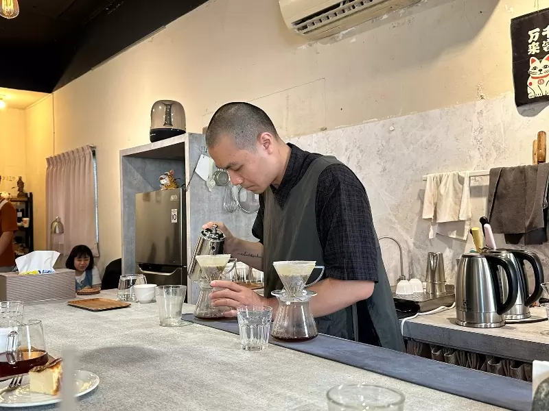 fifties6 鹽埕-五零年代咖啡 簡單樸實只有手沖