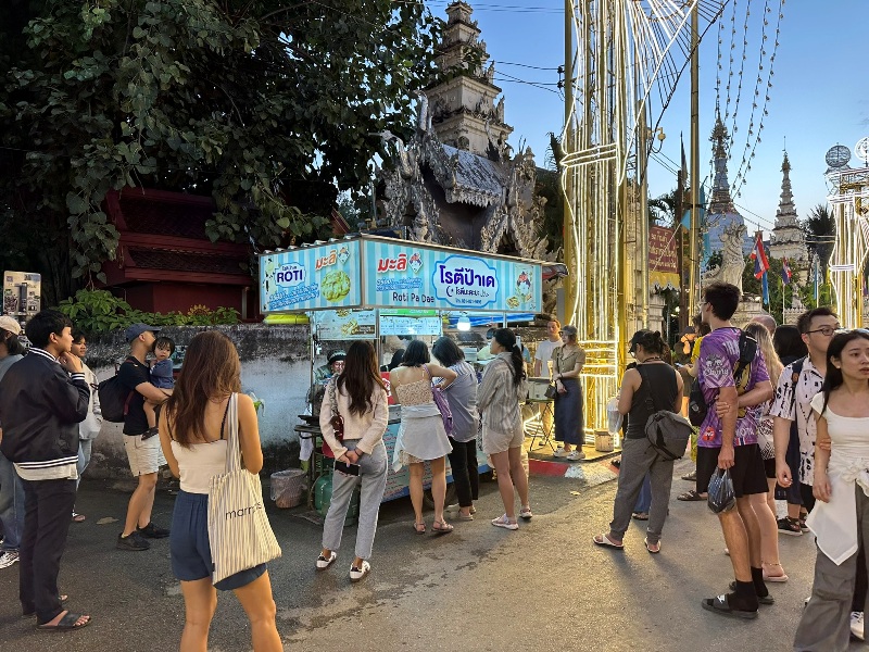 Khao-Soi-Mae-Sai2 Chiang Mai-塔佩門旁 必比登認證的迷人街邊小吃Roti Pa Dae香蕉煎餅