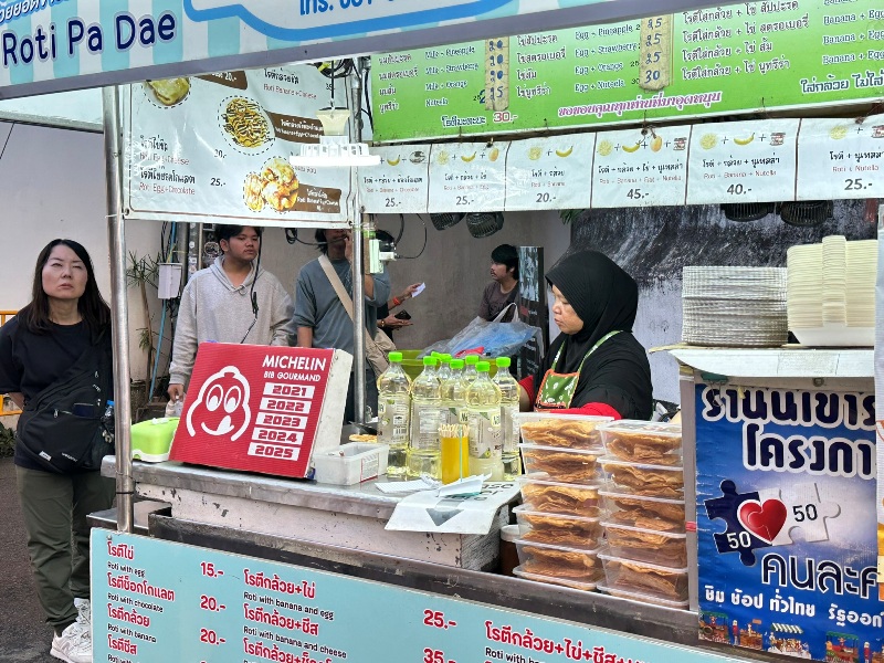 Khao-Soi-Mae-Sai3 Chiang Mai-塔佩門旁 必比登認證的迷人街邊小吃Roti Pa Dae香蕉煎餅