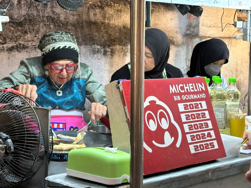 Khao-Soi-Mae-Sai5 Chiang Mai-塔佩門旁 必比登認證的迷人街邊小吃Roti Pa Dae香蕉煎餅