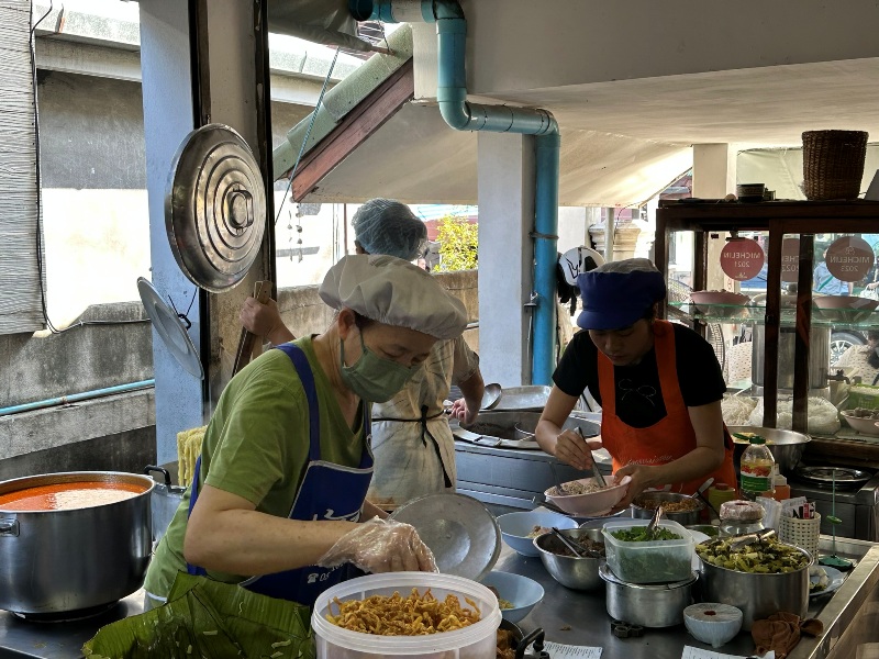 Khao-Soi-Mae-Saiii06 Chiang Mai-必比登Khao Soi Mae Sai咖哩雞腿香辣夠味