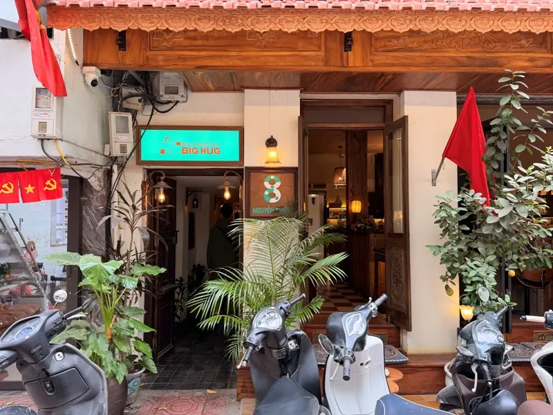 bighug03 Hanoi-河內老街的午後擁抱Neighbors Big Hug