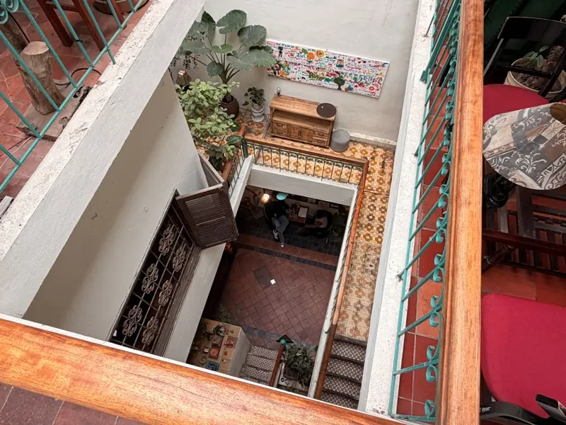 bighug08 Hanoi-河內老街的午後擁抱Neighbors Big Hug