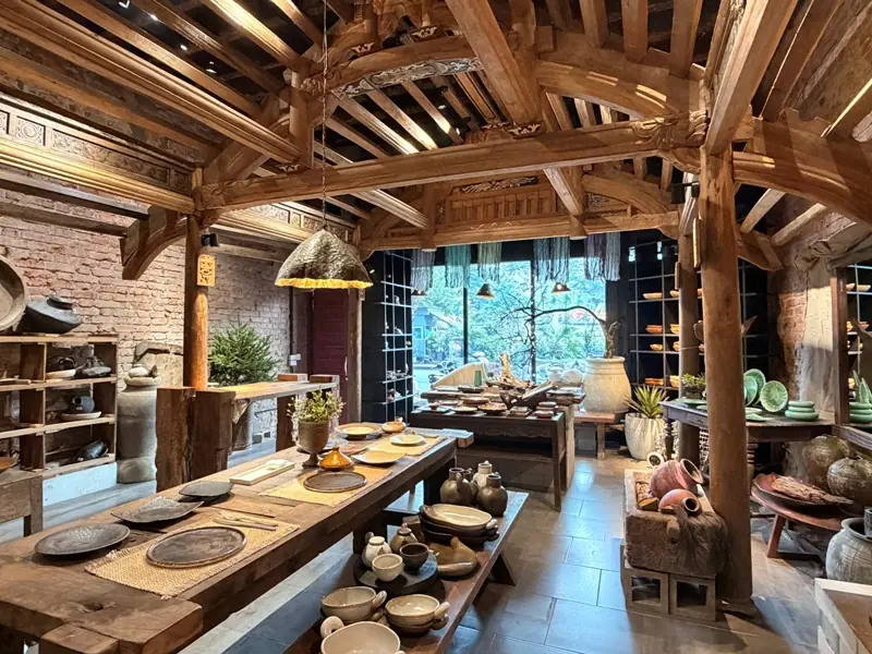 maykitchen21103 Hanoi-大紅門 清晨天井的清靜May Kitchenware & Café河內網紅店