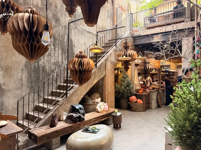 maykitchen21104 Hanoi-大紅門 清晨天井的清靜May Kitchenware & Café河內網紅店