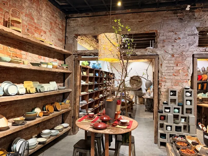 maykitchen21108 Hanoi-大紅門 清晨天井的清靜May Kitchenware & Café河內網紅店