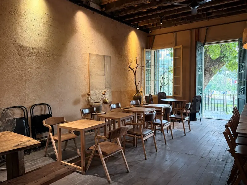 maykitchen21113 Hanoi-大紅門 清晨天井的清靜May Kitchenware & Café河內網紅店