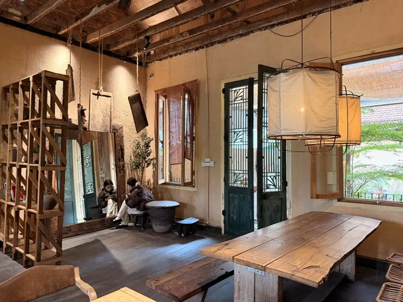 maykitchen21114 Hanoi-大紅門 清晨天井的清靜May Kitchenware & Café河內網紅店