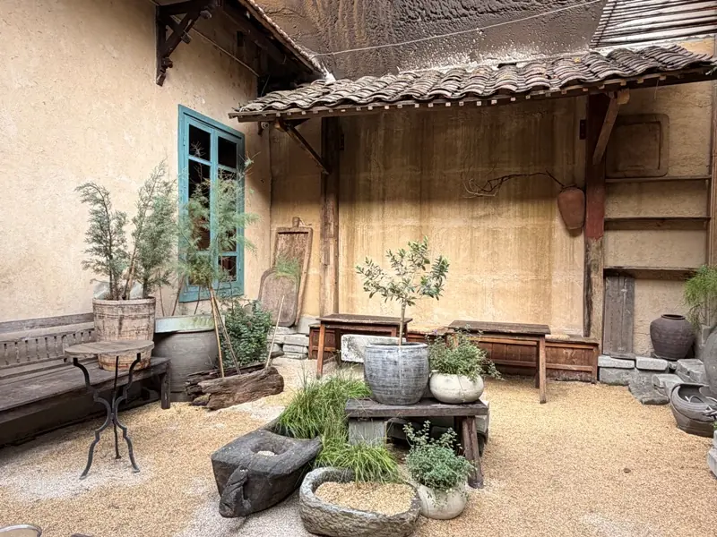 maykitchen21118 Hanoi-大紅門 清晨天井的清靜May Kitchenware & Café河內網紅店