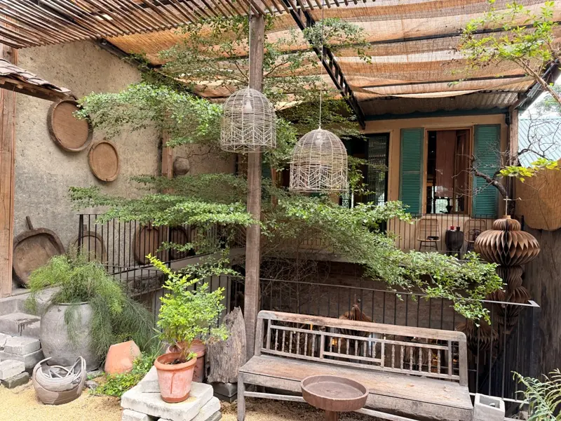 maykitchen21120 Hanoi-大紅門 清晨天井的清靜May Kitchenware & Café河內網紅店