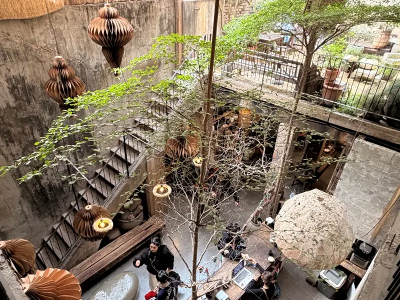 maykitchen21124 Hanoi-大紅門 清晨天井的清靜May Kitchenware & Café河內網紅店