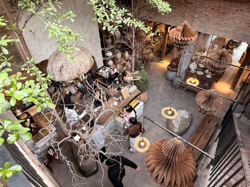 maykitchen21126 Hanoi-大紅門 清晨天井的清靜May Kitchenware & Café河內網紅店