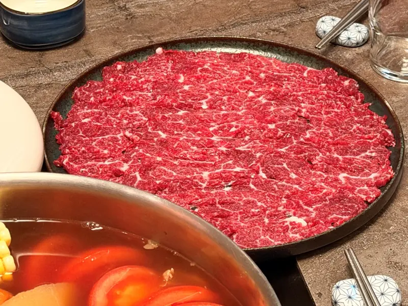 newluxe5 內湖-牛琅溫體牛火鍋 肉嫩湯鮮甜 最新鮮的滋味