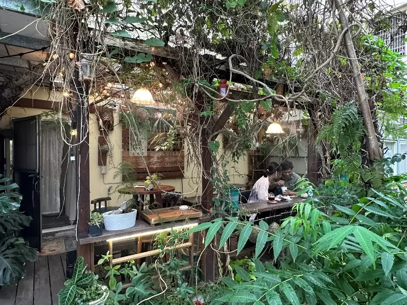 grasscafe09 中壢-艸緣⟢女巫焙煎所 室內外兩種風情