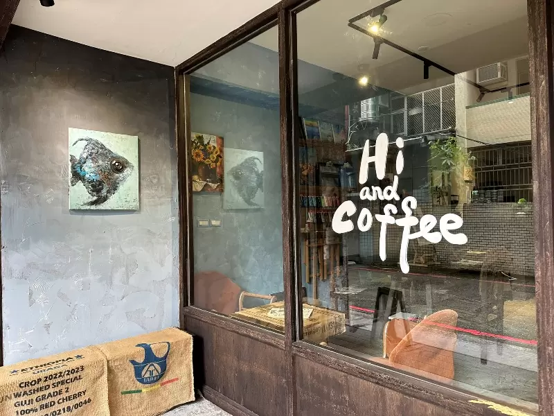 hiandcoffee03 基隆信義-海恩咖啡 咖啡館也是畫室...滿室文藝風