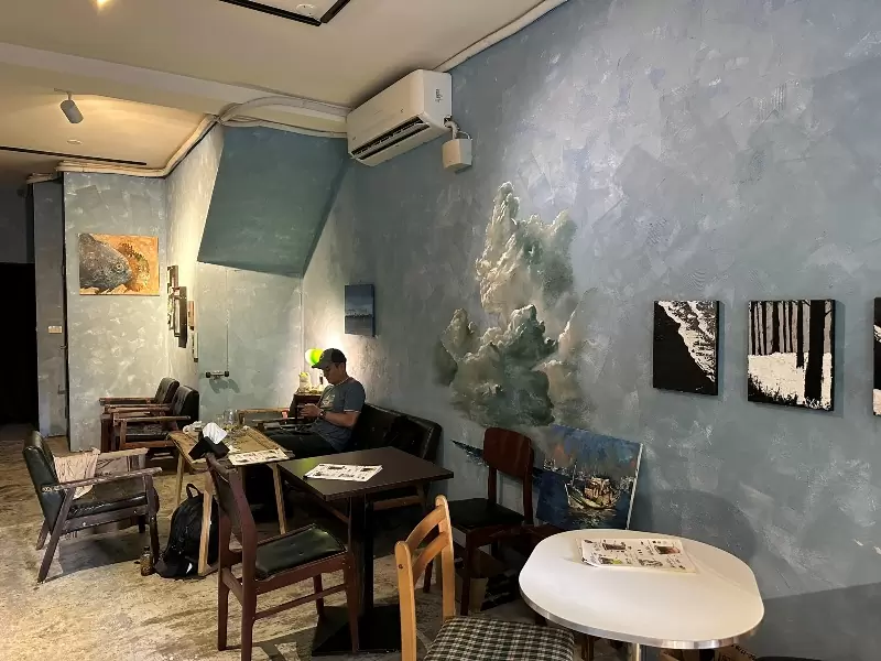 hiandcoffee05 基隆信義-海恩咖啡 咖啡館也是畫室...滿室文藝風