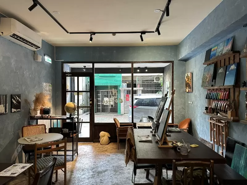 hiandcoffee09 基隆信義-海恩咖啡 咖啡館也是畫室...滿室文藝風