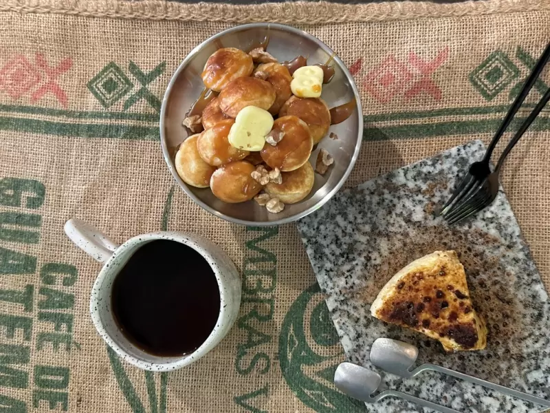 hiandcoffee13 基隆信義-海恩咖啡 咖啡館也是畫室...滿室文藝風