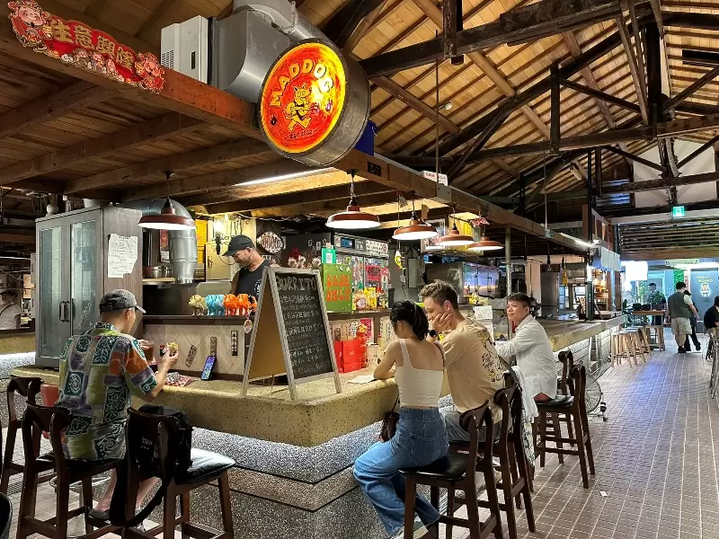 鹽埕-鹽埕市場 Mad Dog/開壺咖啡 老市場新風味