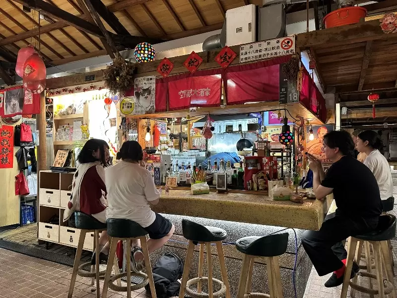 1yenchen8 鹽埕-鹽埕市場 Mad Dog/開壺咖啡 老市場新風味