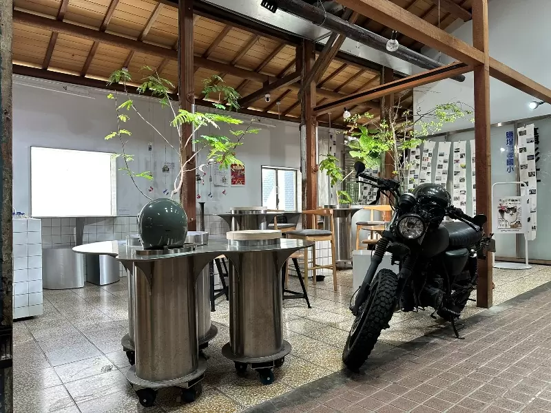 2yenchen3 鹽埕-鹽埕市場 Mad Dog/開壺咖啡 老市場新風味