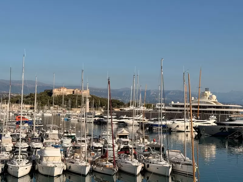 Antibes03 Antibes-陽光下的白色巨人 守著靜謐地中海