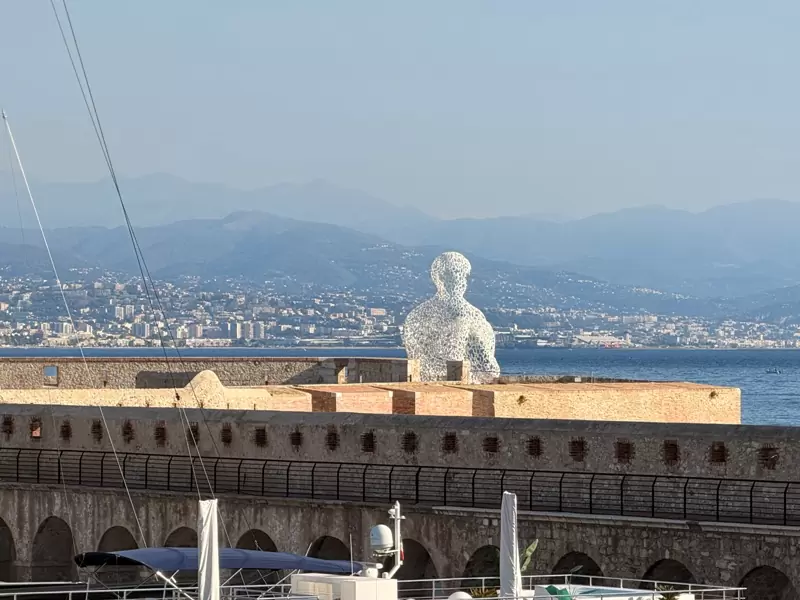 Antibes04 Antibes-陽光下的白色巨人 守著靜謐地中海