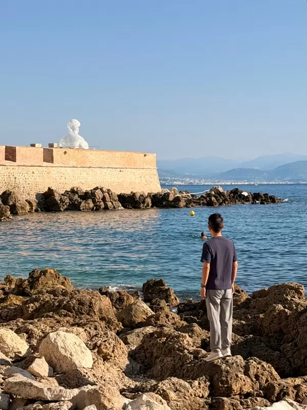 Antibes05 Antibes-陽光下的白色巨人 守著靜謐地中海