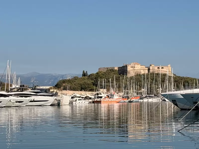 Antibes14 Antibes-陽光下的白色巨人 守著靜謐地中海