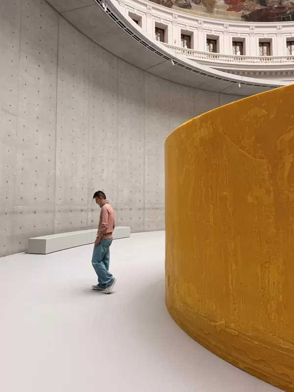 pinault07103 Paris-皮諾私人美術館Bourse de Commerce–Pinault Collection 建築與展品互相襯托