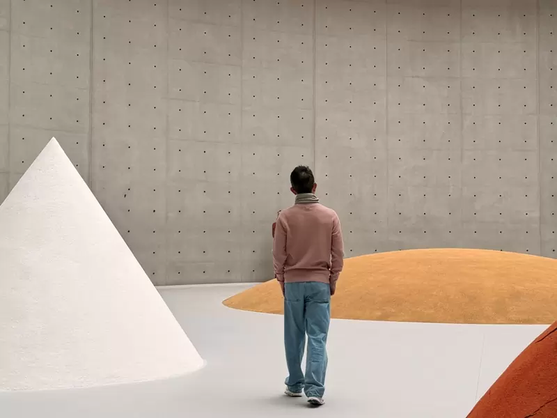 pinault07107 Paris-皮諾私人美術館Bourse de Commerce–Pinault Collection 建築與展品互相襯托