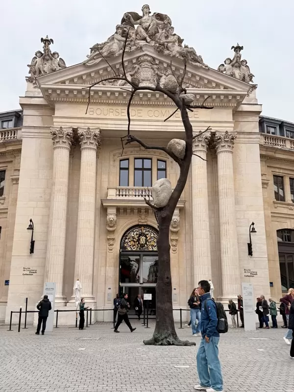 Paris-皮諾私人美術館Bourse de Commerce–Pinault Collection 建築與展品互相襯托