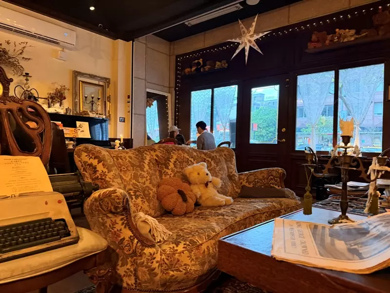 threelarvae04 林口-參支蟲咖啡 宮廷古典安靜又神秘